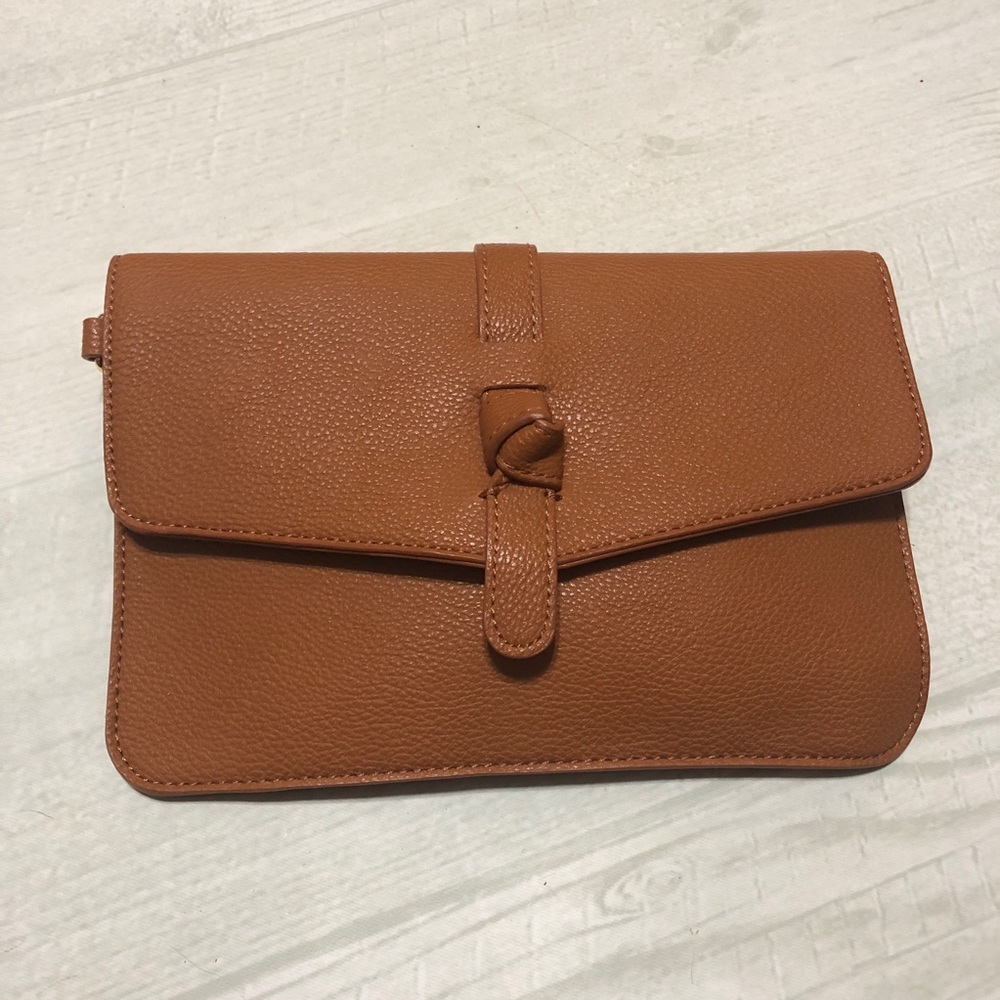 New clutch with removable strap